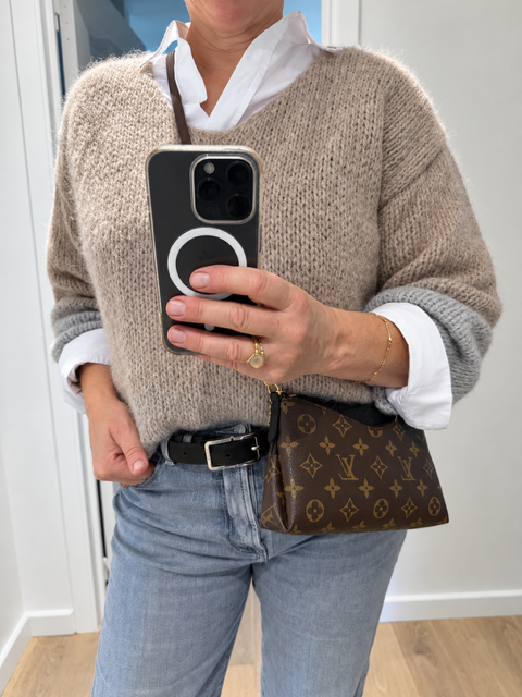 Eloïse ~ alpaca v-sweater, sand dégradé