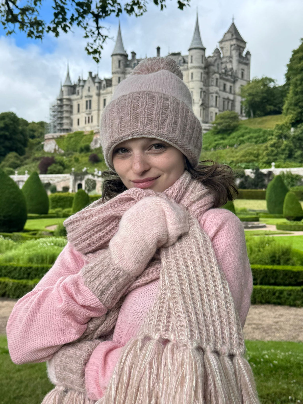 Elara ~ alpaca knit scarf with fringes, powder pink dégradé